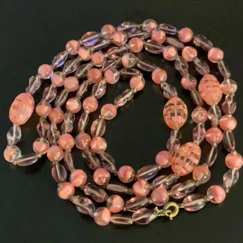 VINTAGE PINK CLEAR GLASS BEADS NECKLACE - Picture 1 of 2